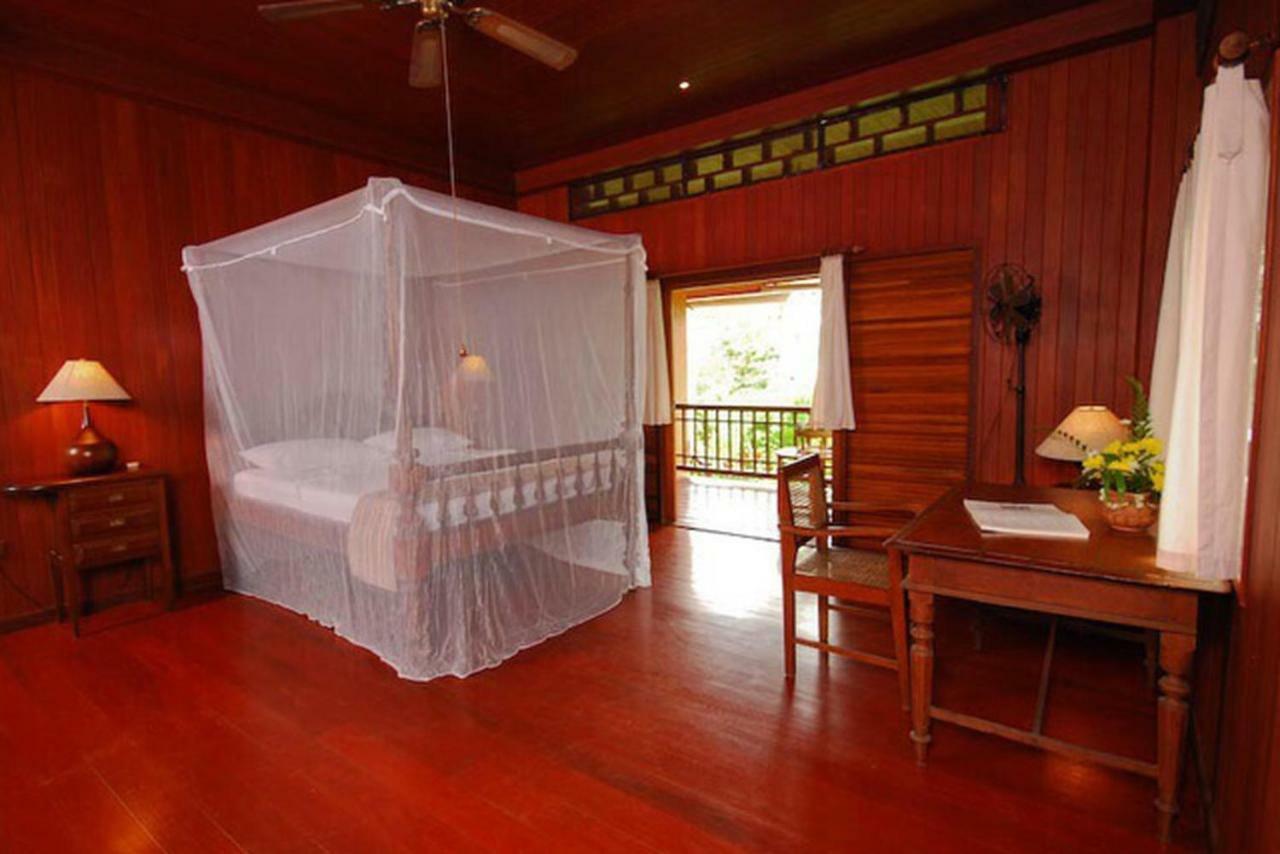 Baan Mai Beachfront Lone Island Phuket Buitenkant foto