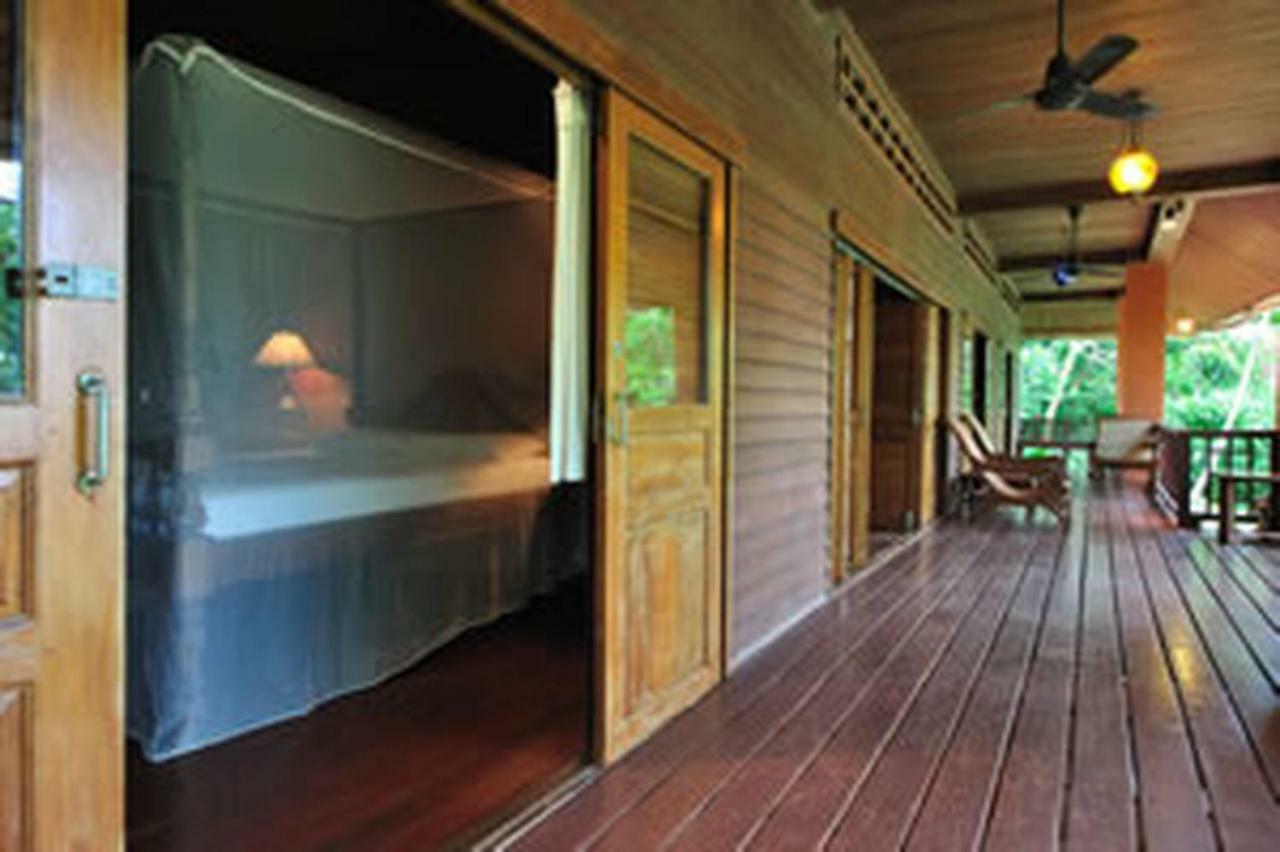Baan Mai Beachfront Lone Island Phuket Buitenkant foto
