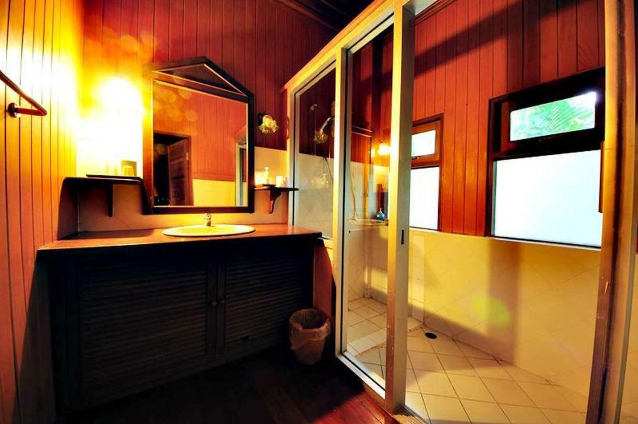 Baan Mai Beachfront Lone Island Phuket Buitenkant foto