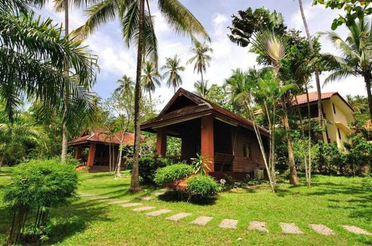 Baan Mai Beachfront Lone Island Phuket Buitenkant foto