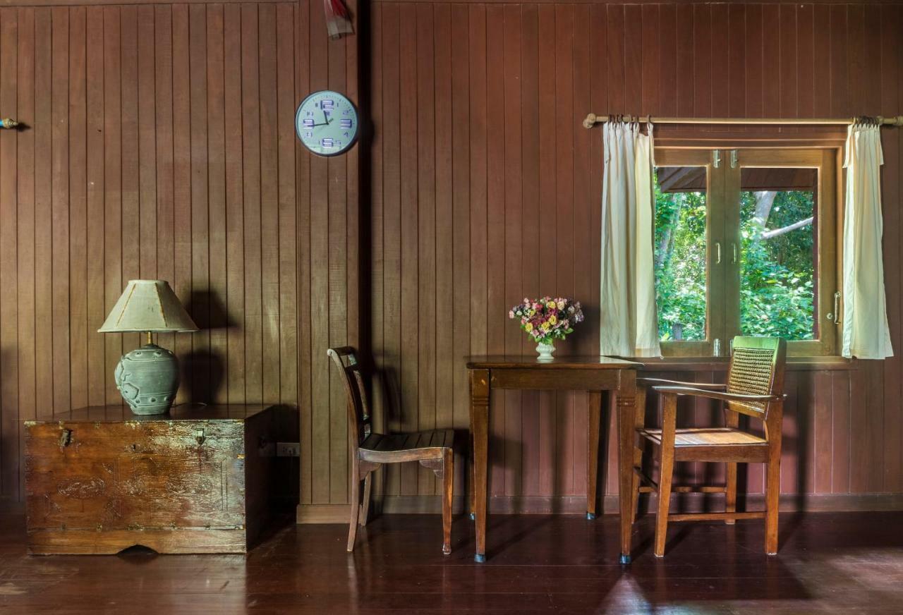 Baan Mai Beachfront Lone Island Phuket Buitenkant foto