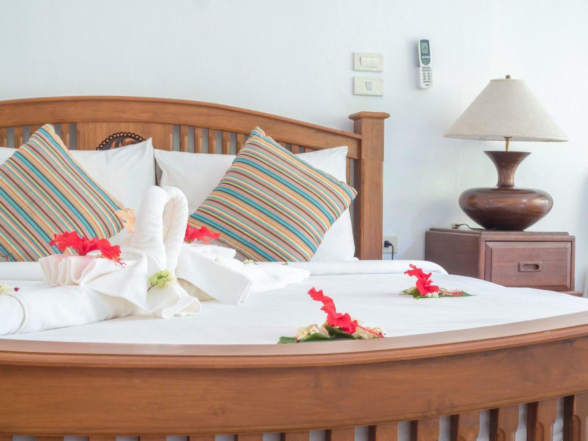 Baan Mai Beachfront Lone Island Phuket Buitenkant foto
