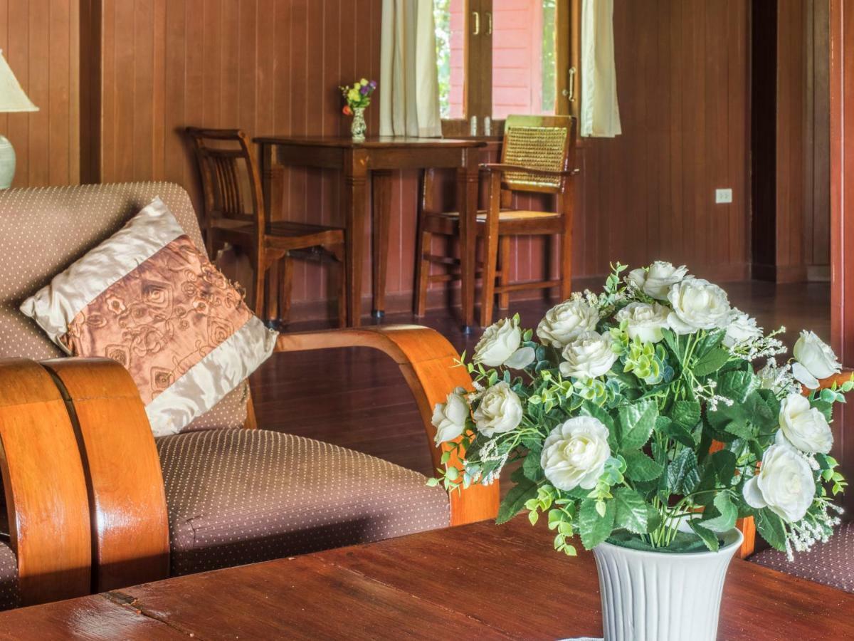 Baan Mai Beachfront Lone Island Phuket Buitenkant foto