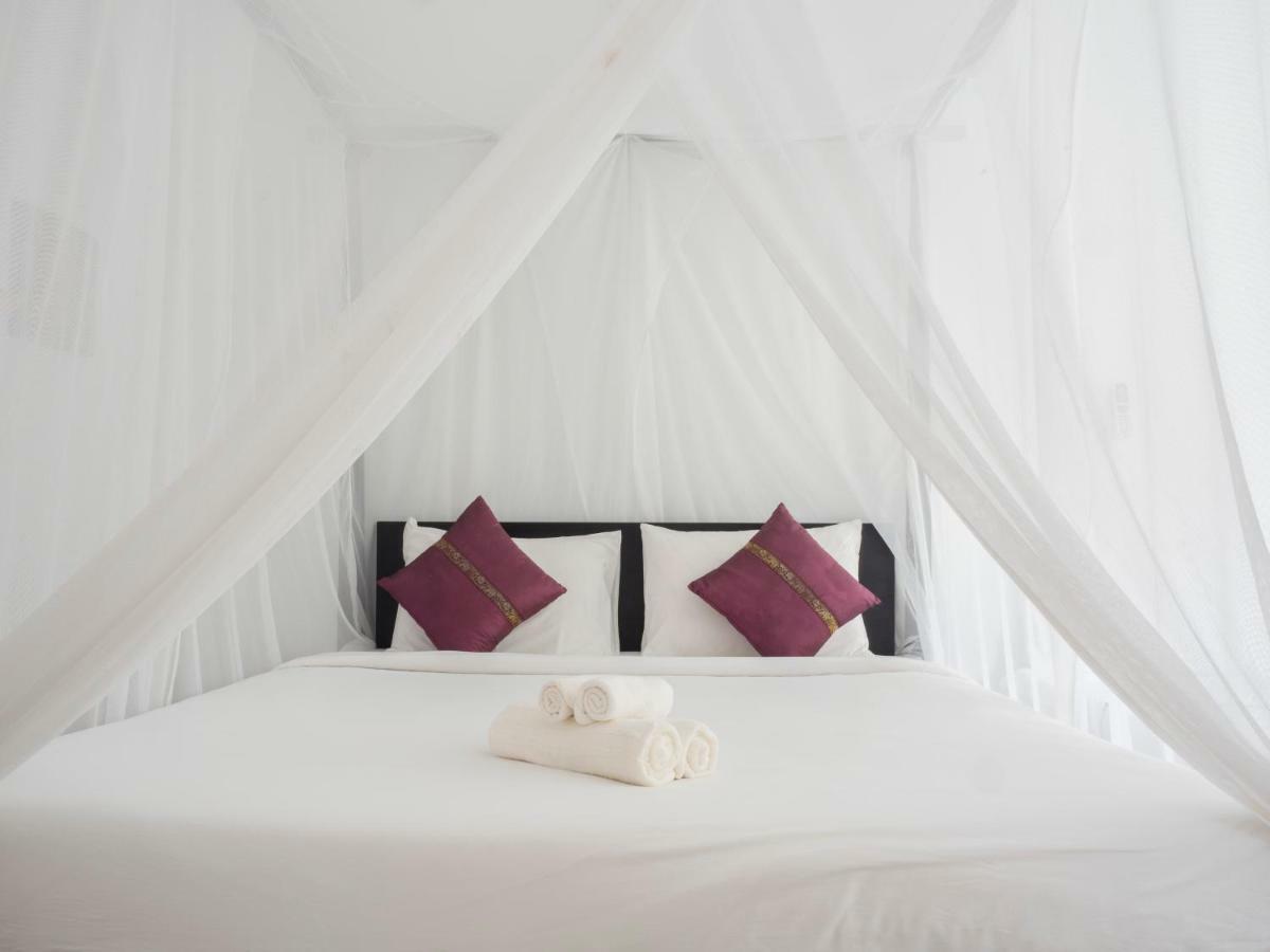Baan Mai Beachfront Lone Island Phuket Buitenkant foto