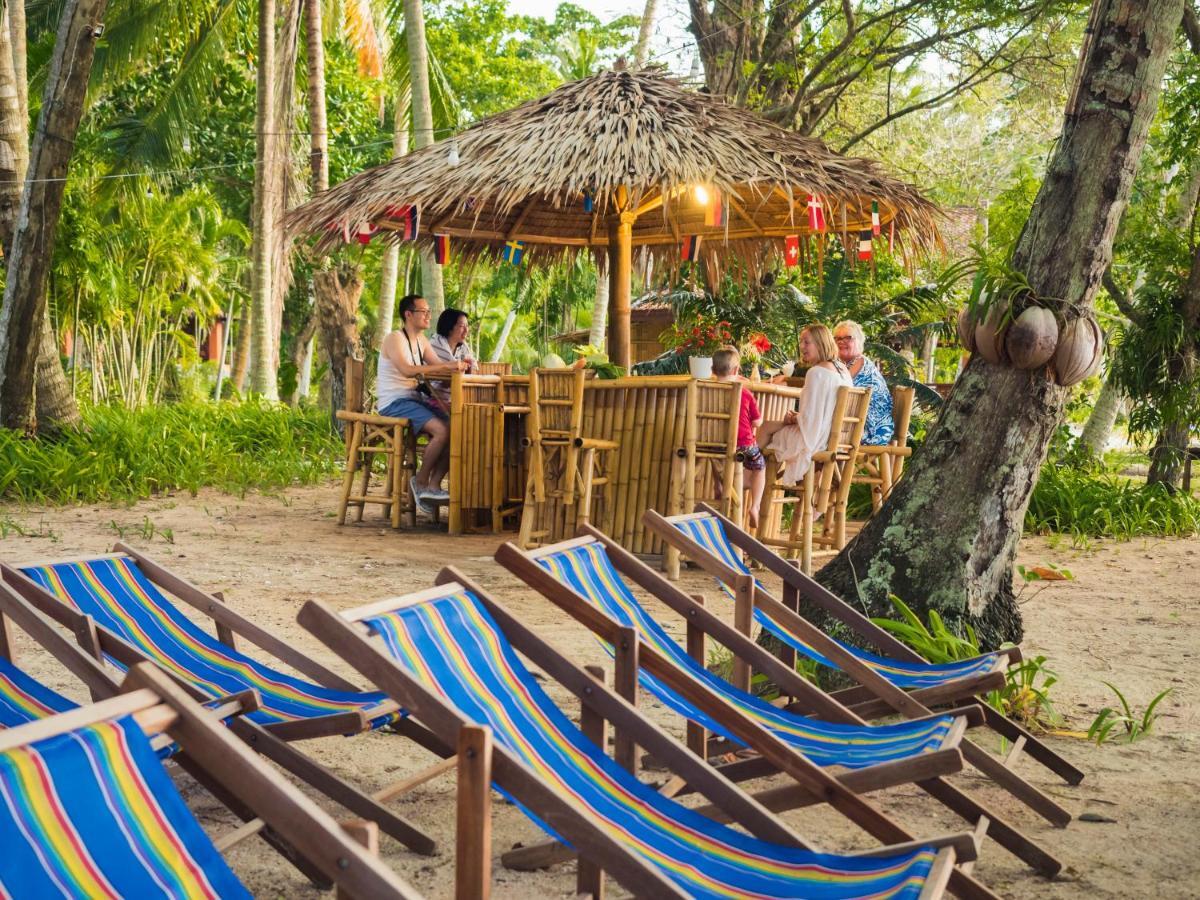 Baan Mai Beachfront Lone Island Phuket Buitenkant foto