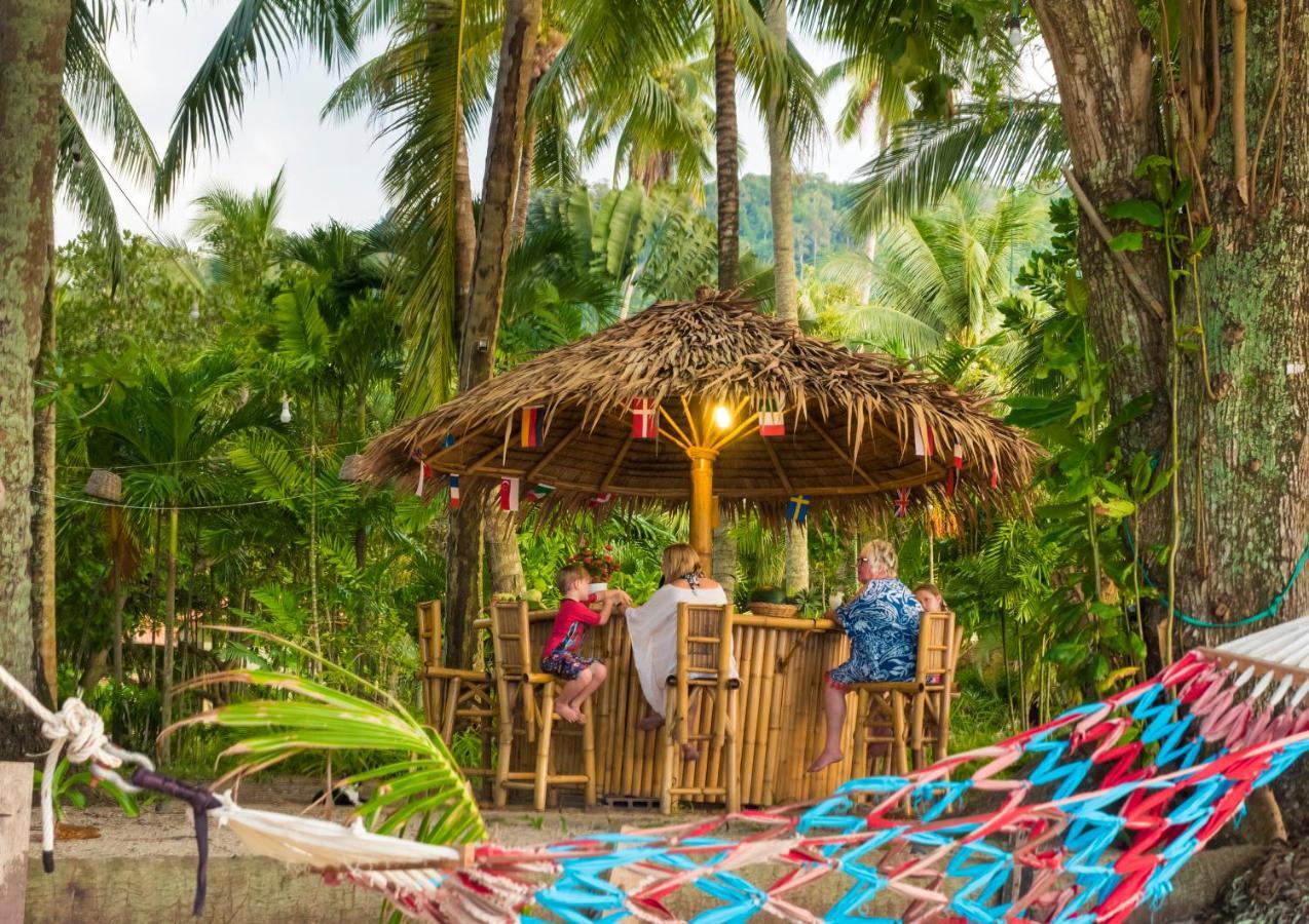 Baan Mai Beachfront Lone Island Phuket Buitenkant foto