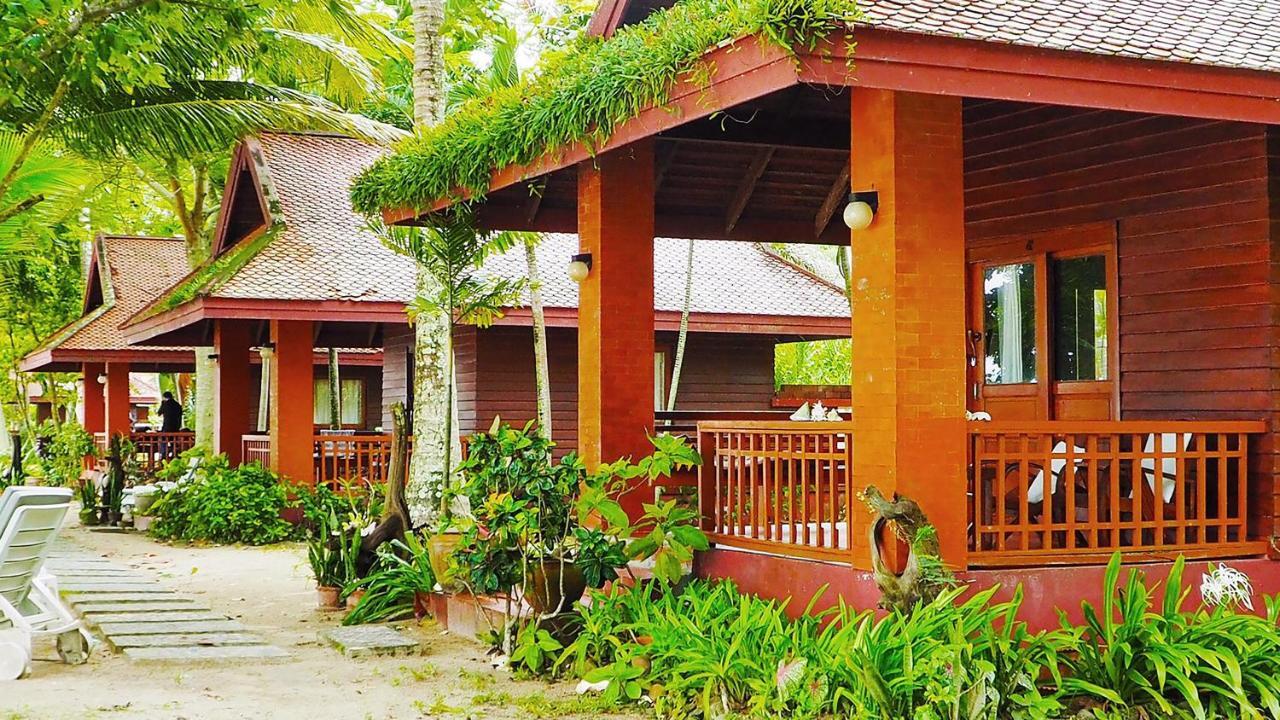 Baan Mai Beachfront Lone Island Phuket Buitenkant foto